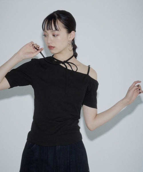 PAGEBOY(ページボーイ)の「オフショルリボントップス【リボン紐アレンジ自在・ワンショルでも着用可能】(Tシャツ/カットソー・レディース・ブラック/ターコイズブルー/グレー・FREE)」の8枚目の写真