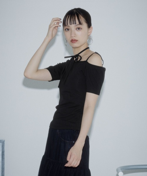 PAGEBOY(ページボーイ)の「オフショルリボントップス【リボン紐アレンジ自在・ワンショルでも着用可能】(Tシャツ/カットソー・レディース・ブラック/ターコイズブルー/グレー・FREE)」の9枚目の写真