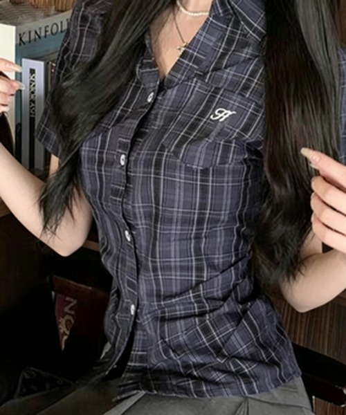 AsheKsha(アシクシャ)の「チェック柄のスリムフィットウエストシェイプシャツ(シャツ/ブラウス・レディース・ネイビー/ブルー/マルチ・S/M/L)」の4枚目の写真