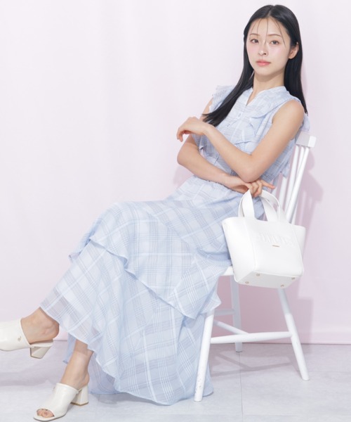 JILL by JILL STUART（ジルバイジルスチュアート）の「ランダムティアードシャツワンピース（ワンピース・レディース・ホワイト系その他/ブルー/ブラック系その他・FREE）」の2枚目の写真