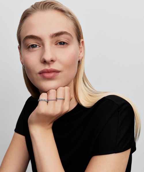 PANDORA（パンドラ）の「スパークリング アクアマリン ハーフ エタニティ バンド リング（リング・レディース・シルバー・50/48/60/58/56/54/52）」の5枚目の写真