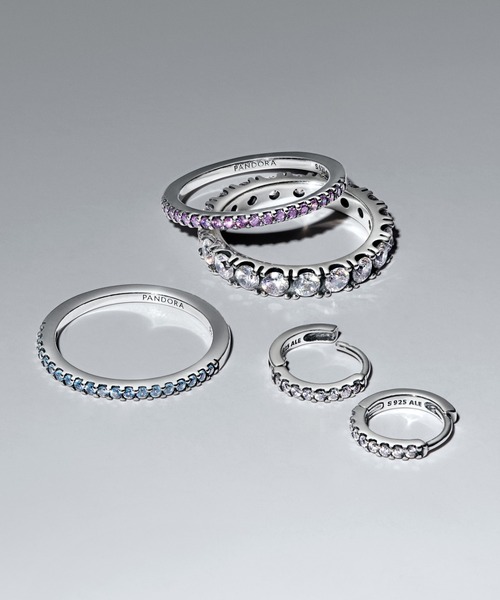 PANDORA（パンドラ）の「スパークリング アクアマリン ハーフ エタニティ バンド リング（リング・レディース・シルバー・50/48/60/58/56/54/52）」の4枚目の写真