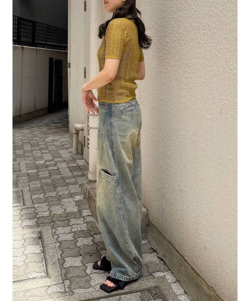 MURUA(ムルーア)の「パッチポケットバレルレッグデニム 夏服(デニムパンツ・レディース・ブルー/ブラック・1/2)」の4枚目の写真