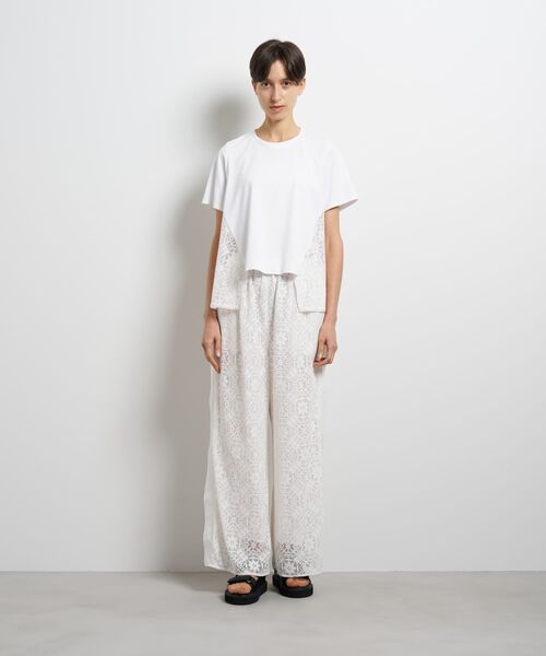LANVIN en Bleu（ランバンオンブルー）の「レースコンビカットソー（Tシャツ/カットソー・レディース・オフホワイト/ブラック・38）」の3枚目の写真
