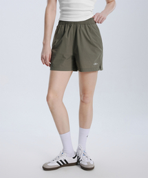 W SYMBOL B ESSENTIAL ACTIVE SHORTS [KHAKI]