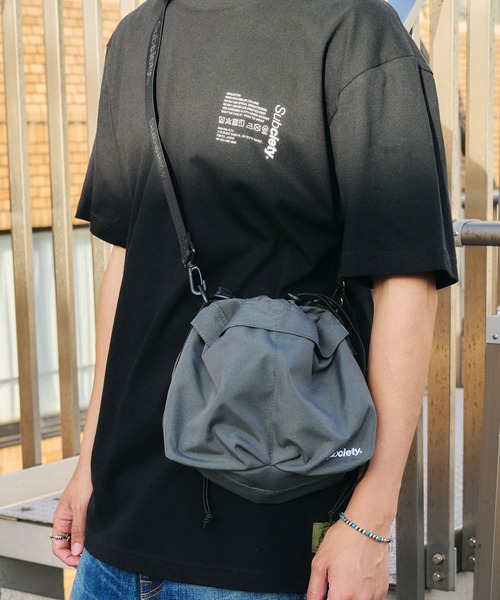 Subciety（サブサエティ）の「Kinchaku 2way shoulder bag（ショルダーバッグ・メンズ・ブラック/チャコール/レッド・FREE）」の18枚目の写真