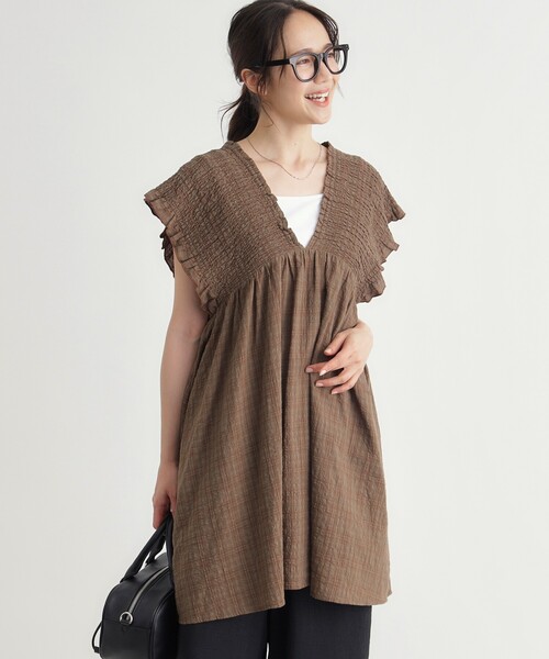 HONEYSUCKLE ROSE(ハニーサックルローズ)の「シャーリングブラウス(シャツ/ブラウス・レディース・ダークブラウン系1/チャコールグレー・04/05)」の10枚目の写真
