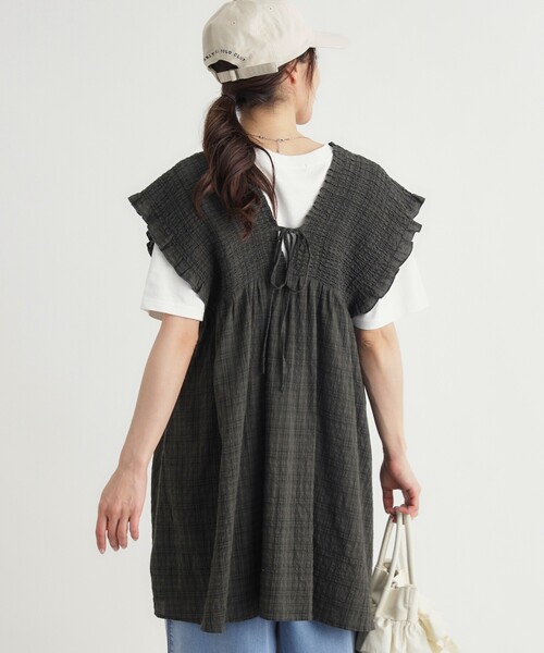 HONEYSUCKLE ROSE(ハニーサックルローズ)の「シャーリングブラウス(シャツ/ブラウス・レディース・ダークブラウン系1/チャコールグレー・04/05)」の17枚目の写真