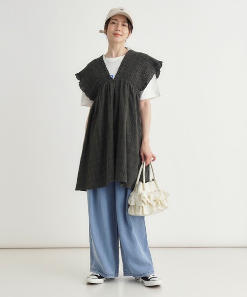 HONEYSUCKLE ROSE(ハニーサックルローズ)の「シャーリングブラウス(シャツ/ブラウス・レディース・ダークブラウン系1/チャコールグレー・04/05)」の18枚目の写真