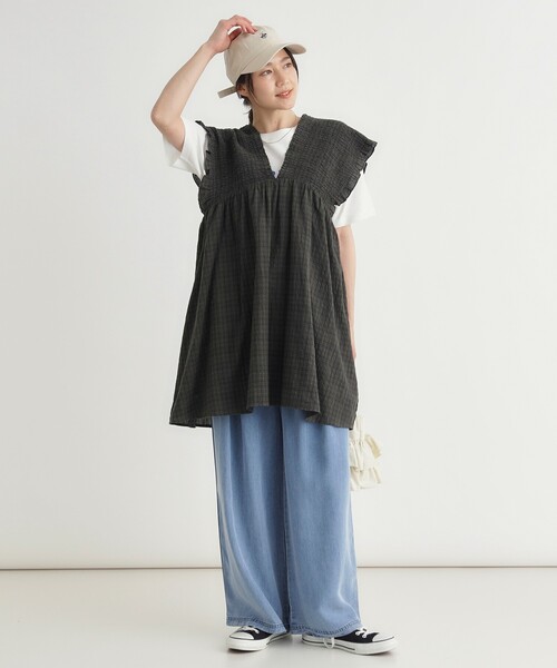 HONEYSUCKLE ROSE(ハニーサックルローズ)の「シャーリングブラウス(シャツ/ブラウス・レディース・ダークブラウン系1/チャコールグレー・04/05)」の19枚目の写真