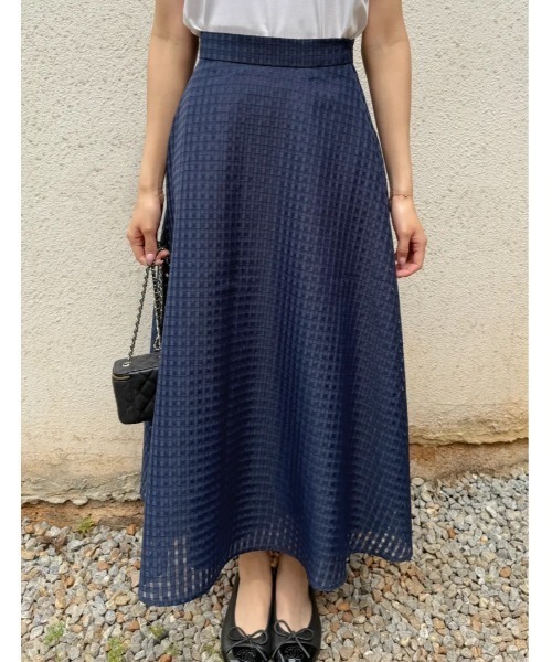 BIRTHDAY BASH(バースデイバッシュ)の「SHEER CHECK FLARE SKIRT(シアーチェックフレアスカート)(スカート・レディース・ネイビー・MEDIUM/SMALL)」の2枚目の写真