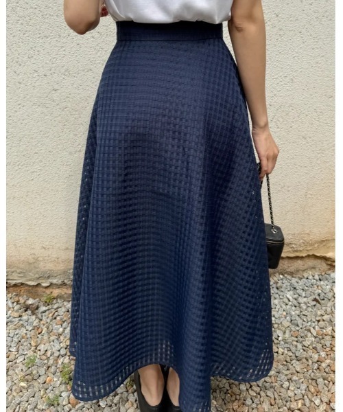 BIRTHDAY BASH(バースデイバッシュ)の「SHEER CHECK FLARE SKIRT(シアーチェックフレアスカート)(スカート・レディース・ネイビー・MEDIUM/SMALL)」の4枚目の写真
