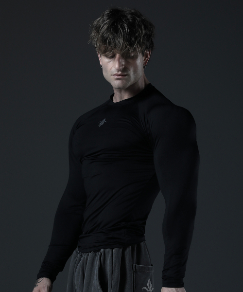 CARMID（カミド）の「シルバー ロゴ コンプレッション 長袖 [ブラック]（Tシャツ/カットソー・メンズ・その他・1/2/3）」の3枚目の写真