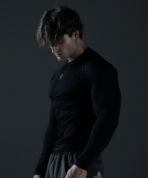 CARMID（カミド）の「シルバー ロゴ コンプレッション 長袖 [ブラック]（Tシャツ/カットソー・メンズ・その他・1/2/3）」の6枚目の写真