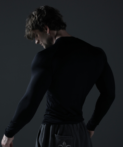 CARMID（カミド）の「シルバー ロゴ コンプレッション 長袖 [ブラック]（Tシャツ/カットソー・メンズ・その他・1/2/3）」の7枚目の写真