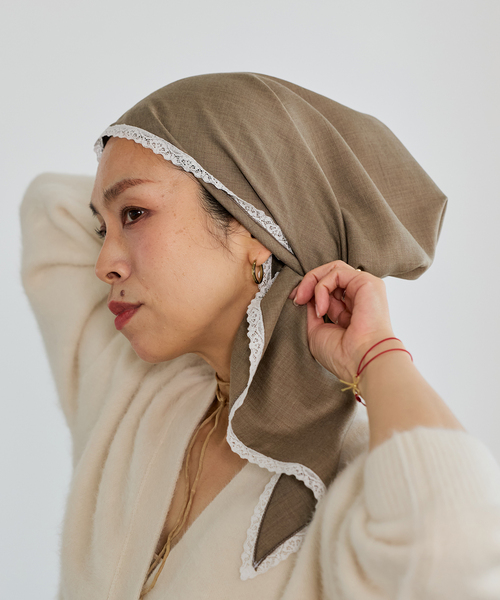IENA LA BOUCLE(イエナラブークル)の「IENA LA BOUCLE CU/PLソフトビエラスカーフ(バンダナ/スカーフ・レディース・ベージュ/グレー・FREE)」の4枚目の写真