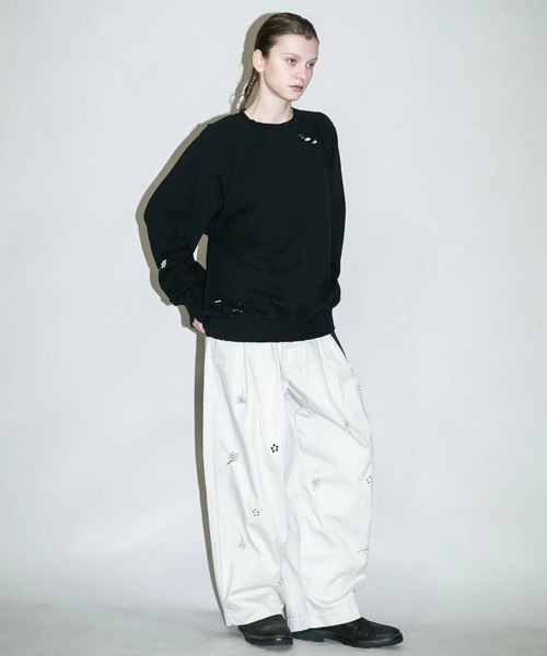 my beautiful landlet（マイビューティフルランドレット）の「【my beautiful landlet】FLOWER PAINT CHINO TUCK WIDE PANTS（チノパンツ・メンズ・ベージュ/オリーブ/アイボリー・2/1/0）」の5枚目の写真