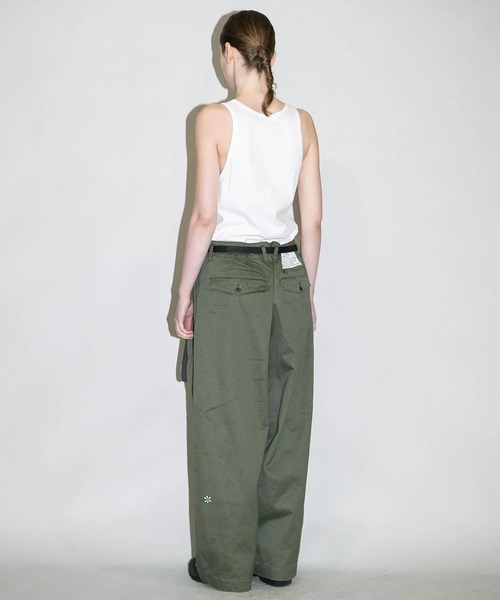 my beautiful landlet（マイビューティフルランドレット）の「【my beautiful landlet】FLOWER PAINT CHINO TUCK WIDE PANTS（チノパンツ・メンズ・ベージュ/オリーブ/アイボリー・2/1/0）」の8枚目の写真