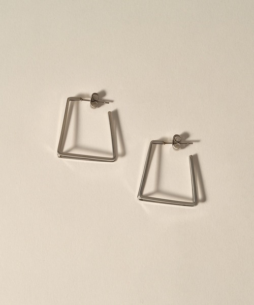 novice（ノーヴィス）の「【novice】Square Line Pierce［Stainless］（ピアス（両耳用）・レディース・シルバー/ゴールド・FREE）」の6枚目の写真
