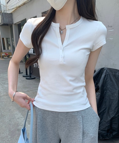 Girly Doll(ガーリードール)の「ヘンリーネックベーシックTシャツ(Tシャツ/カットソー・レディース・グレー/ネイビー/ホワイト・L/M)」の1枚目の写真