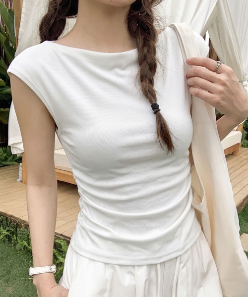 2ly2(トゥーリートゥー)の「ボートネック リブ ノースリーブカットソー(Tシャツ/カットソー・レディース・カーキ/グレー/ブラック/ホワイト・FREE)」の2枚目の写真