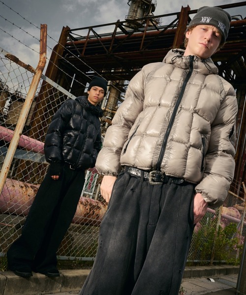 kutir(クティール)の「VOLUME HOOD PUFFER JACKET/ボリュームフードパフジャケット(ブルゾン・メンズ・ブラック/グレイッシュベージュ/カーキ/ネイビー/ライトブルー・MEDIUM/LARGE/X-LARGE/SMALL)」の2枚目の写真