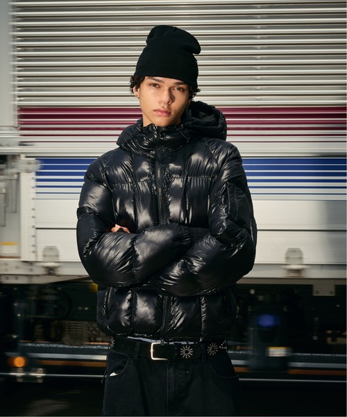 kutir(クティール)の「VOLUME HOOD PUFFER JACKET/ボリュームフードパフジャケット(ブルゾン・メンズ・ブラック/グレイッシュベージュ/カーキ/ネイビー/ライトブルー・MEDIUM/LARGE/X-LARGE/SMALL)」の9枚目の写真