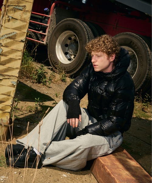 kutir(クティール)の「VOLUME HOOD PUFFER JACKET/ボリュームフードパフジャケット(ブルゾン・メンズ・ブラック/グレイッシュベージュ/カーキ/ネイビー/ライトブルー・MEDIUM/LARGE/X-LARGE/SMALL)」の16枚目の写真
