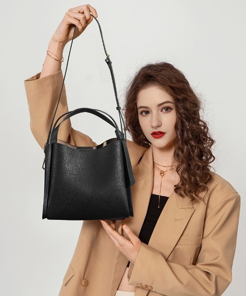 NiiNa(ニーナ)の「【 NiiNa / ニーナ 】高品質牛革2wayソフトバーティカルトートバッグ(トートバッグ・レディース・ブラック/ブラウン・FREE)」の2枚目の写真
