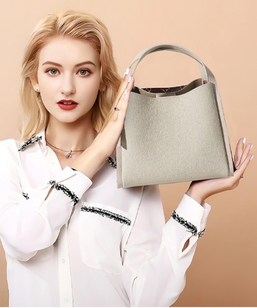 NiiNa(ニーナ)の「【 NiiNa / ニーナ 】高品質牛革2wayソフトバーティカルトートバッグ(トートバッグ・レディース・ブラック/ブラウン・FREE)」の5枚目の写真