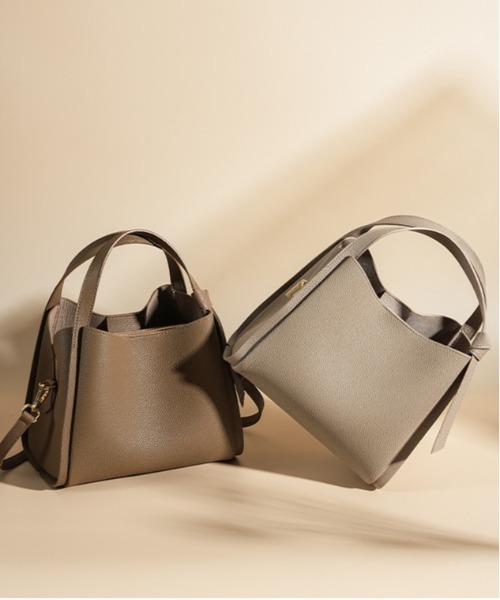 NiiNa(ニーナ)の「【 NiiNa / ニーナ 】高品質牛革2wayソフトバーティカルトートバッグ(トートバッグ・レディース・ブラック/ブラウン・FREE)」の8枚目の写真