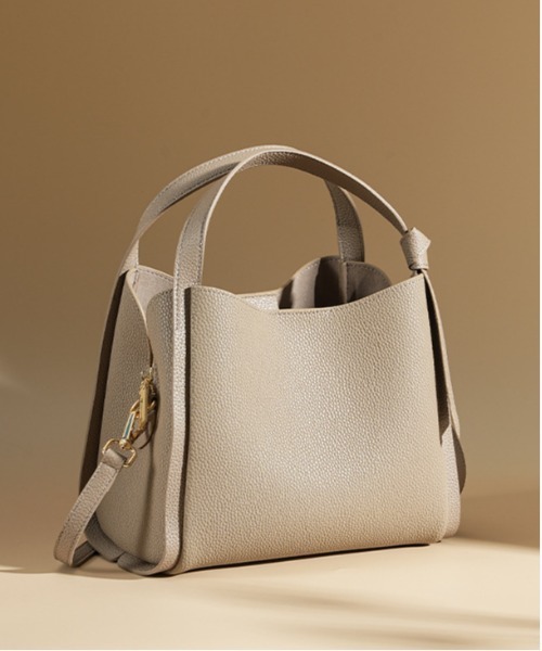 NiiNa(ニーナ)の「【 NiiNa / ニーナ 】高品質牛革2wayソフトバーティカルトートバッグ(トートバッグ・レディース・ブラック/ブラウン・FREE)」の10枚目の写真