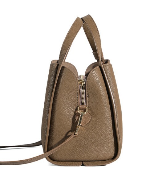 NiiNa(ニーナ)の「【 NiiNa / ニーナ 】高品質牛革2wayソフトバーティカルトートバッグ(トートバッグ・レディース・ブラック/ブラウン・FREE)」の13枚目の写真