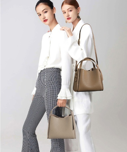NiiNa(ニーナ)の「【 NiiNa / ニーナ 】高品質牛革2wayソフトバーティカルトートバッグ(トートバッグ・レディース・ブラック/ブラウン・FREE)」の20枚目の写真