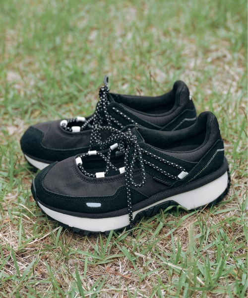 UGG(アグ)の「W RETROFI LOW BALLET SNEAKER 1184511-BLK(スニーカー・レディース・ブラック・9/8/7)」の1枚目の写真