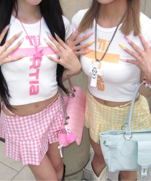 tinkerend(ティンカーエンド)の「【8iuxu_× tinkerend】Vertical Logo Rib Crop Tee / バーティカルロゴリブクロップドTシャツ(Tシャツ/カットソー・レディース・ホワイト系その他/ホワイト系その他2・FREE)」の4枚目の写真
