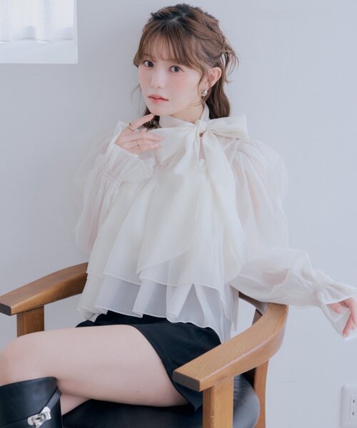 Chico（チコ）の「【SALON by Chico】バックリボンオーガンジーパフブラウス（シャツ/ブラウス・レディース・ピンク/アイボリー/ブラック・FREE）」の2枚目の写真