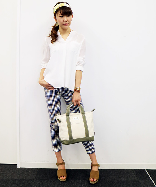 N.(N. Natural Beauty Basic)(エヌエヌナチュラルビューティーベーシック)の「ビエラブラウス フロントタック(シャツ/ブラウス・レディース・カーキ/ネイビー/ブルー系その他/ホワイト/ベージュ系その他/ピンク・MEDIUM)」の15枚目の写真