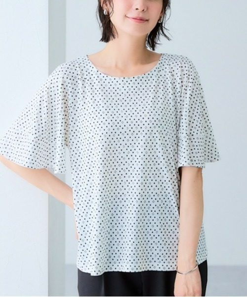 7days Life Styling(セブンデイズライフスタイリング)の「【接触冷感】カットソー素材幾何柄フレア袖ブラウス(シャツ/ブラウス・レディース・ブラック系/ホワイト系・M/L/LL/3L)」の2枚目の写真