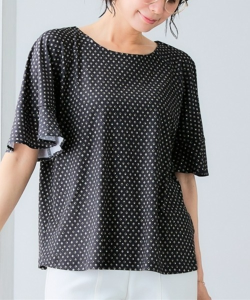 7days Life Styling(セブンデイズライフスタイリング)の「【接触冷感】カットソー素材幾何柄フレア袖ブラウス(シャツ/ブラウス・レディース・ブラック系/ホワイト系・M/L/LL/3L)」の1枚目の写真