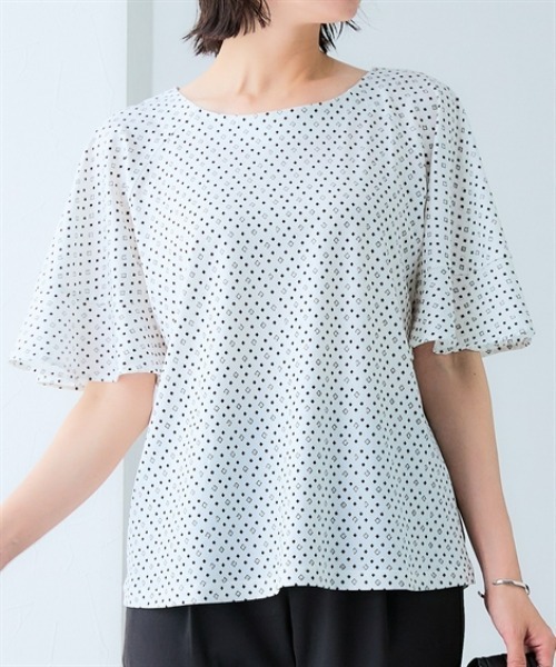 7days Life Styling(セブンデイズライフスタイリング)の「【接触冷感】カットソー素材幾何柄フレア袖ブラウス(シャツ/ブラウス・レディース・ブラック系/ホワイト系・M/L/LL/3L)」の9枚目の写真