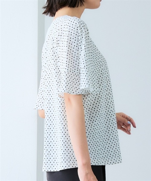7days Life Styling(セブンデイズライフスタイリング)の「【接触冷感】カットソー素材幾何柄フレア袖ブラウス(シャツ/ブラウス・レディース・ブラック系/ホワイト系・M/L/LL/3L)」の10枚目の写真