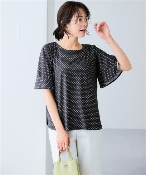 7days Life Styling(セブンデイズライフスタイリング)の「【接触冷感】カットソー素材幾何柄フレア袖ブラウス(シャツ/ブラウス・レディース・ブラック系/ホワイト系・M/L/LL/3L)」の3枚目の写真