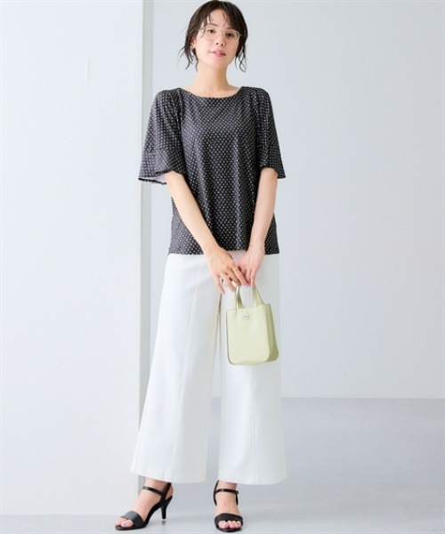 7days Life Styling(セブンデイズライフスタイリング)の「【接触冷感】カットソー素材幾何柄フレア袖ブラウス(シャツ/ブラウス・レディース・ブラック系/ホワイト系・M/L/LL/3L)」の4枚目の写真