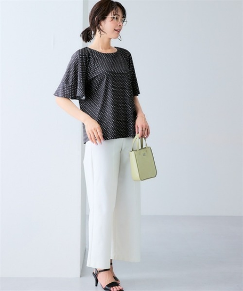 7days Life Styling(セブンデイズライフスタイリング)の「【接触冷感】カットソー素材幾何柄フレア袖ブラウス(シャツ/ブラウス・レディース・ブラック系/ホワイト系・M/L/LL/3L)」の5枚目の写真