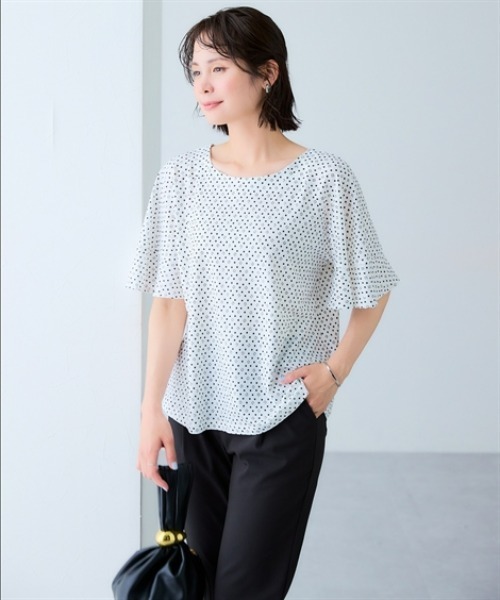 7days Life Styling(セブンデイズライフスタイリング)の「【接触冷感】カットソー素材幾何柄フレア袖ブラウス(シャツ/ブラウス・レディース・ブラック系/ホワイト系・M/L/LL/3L)」の6枚目の写真