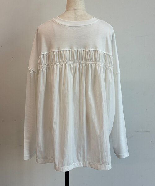 Jena espace merveilleux（ジェナ　エスパスメルヴェイユ）の「バックギャザー長袖カットソー（Tシャツ/カットソー・レディース・ライトベージュ/ブラック/オフホワイト・FREE）」の6枚目の写真