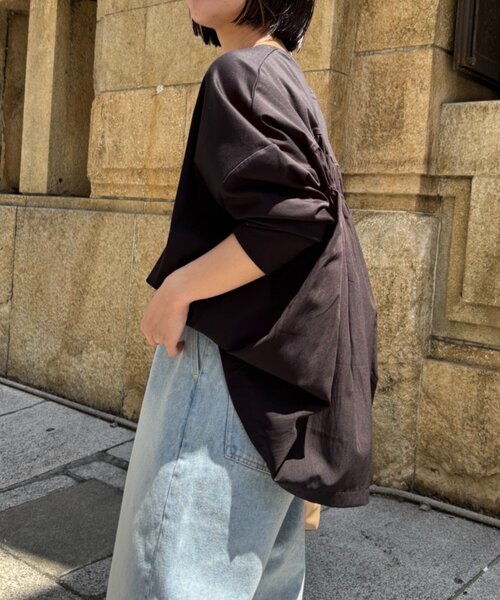 Jena espace merveilleux（ジェナ　エスパスメルヴェイユ）の「バックギャザー長袖カットソー（Tシャツ/カットソー・レディース・ライトベージュ/ブラック/オフホワイト・FREE）」の13枚目の写真