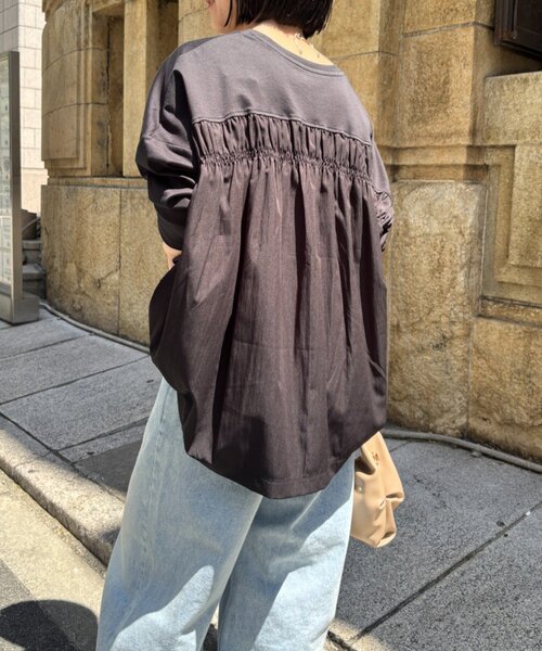 Jena espace merveilleux（ジェナ　エスパスメルヴェイユ）の「バックギャザー長袖カットソー（Tシャツ/カットソー・レディース・ライトベージュ/ブラック/オフホワイト・FREE）」の14枚目の写真