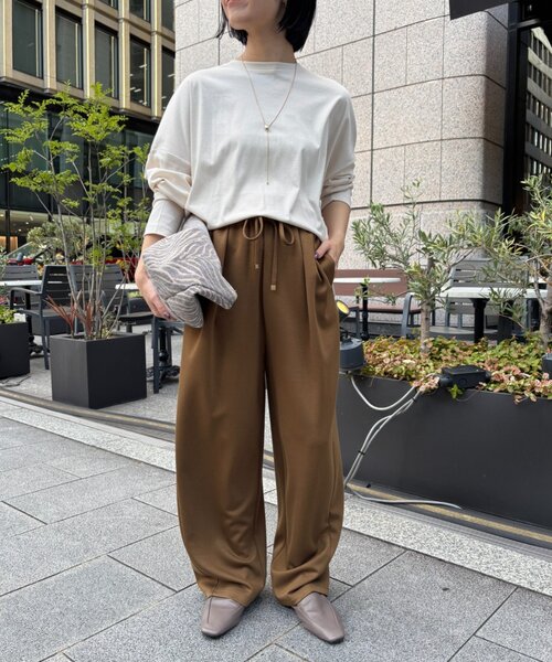 Jena espace merveilleux（ジェナ　エスパスメルヴェイユ）の「バックギャザー長袖カットソー（Tシャツ/カットソー・レディース・ライトベージュ/ブラック/オフホワイト・FREE）」の16枚目の写真